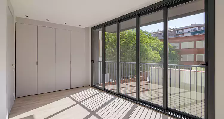 Fix Sliding Screen Door Track in Pine Hills, FL